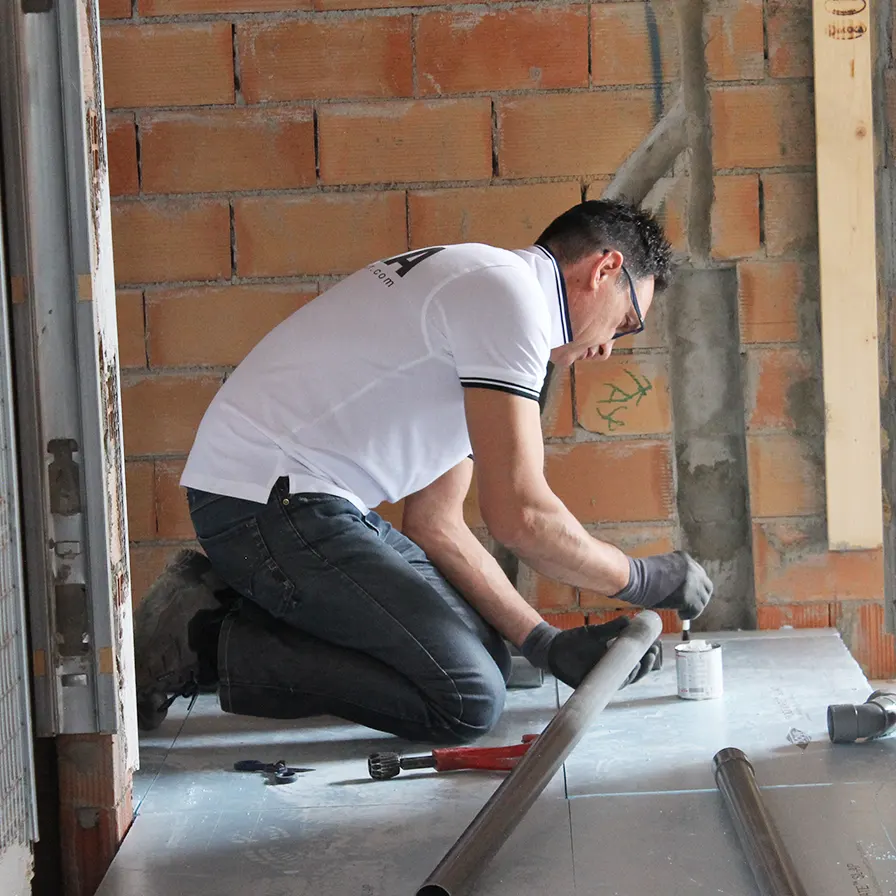 Installateur auf der Baustelle – Sistem Air